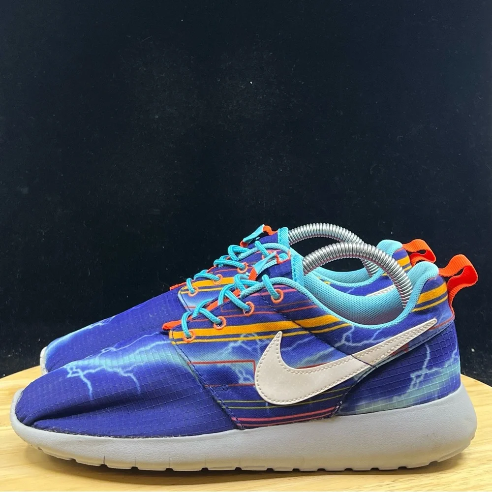 Nike Roshe Run Print 677782-401 Youth Size 6.5Y / Womens 8 Lightning Print Blue